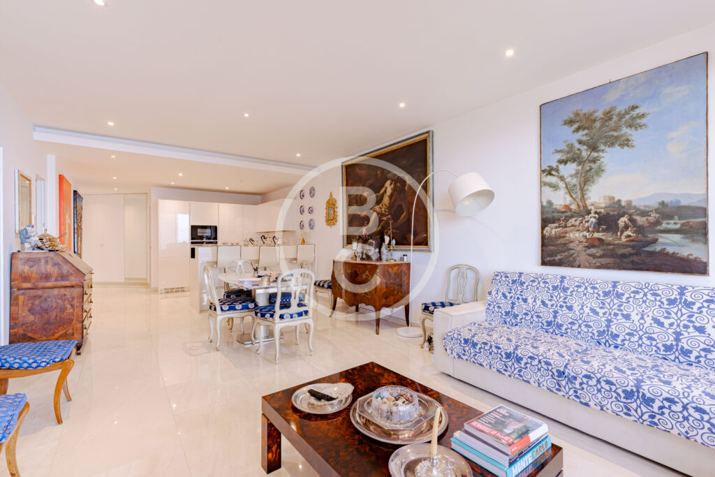 3 ROOMS CENTRAL WITH SEA VIEW