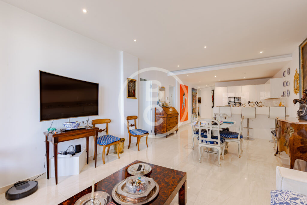 3 ROOMS CENTRAL WITH SEA VIEW