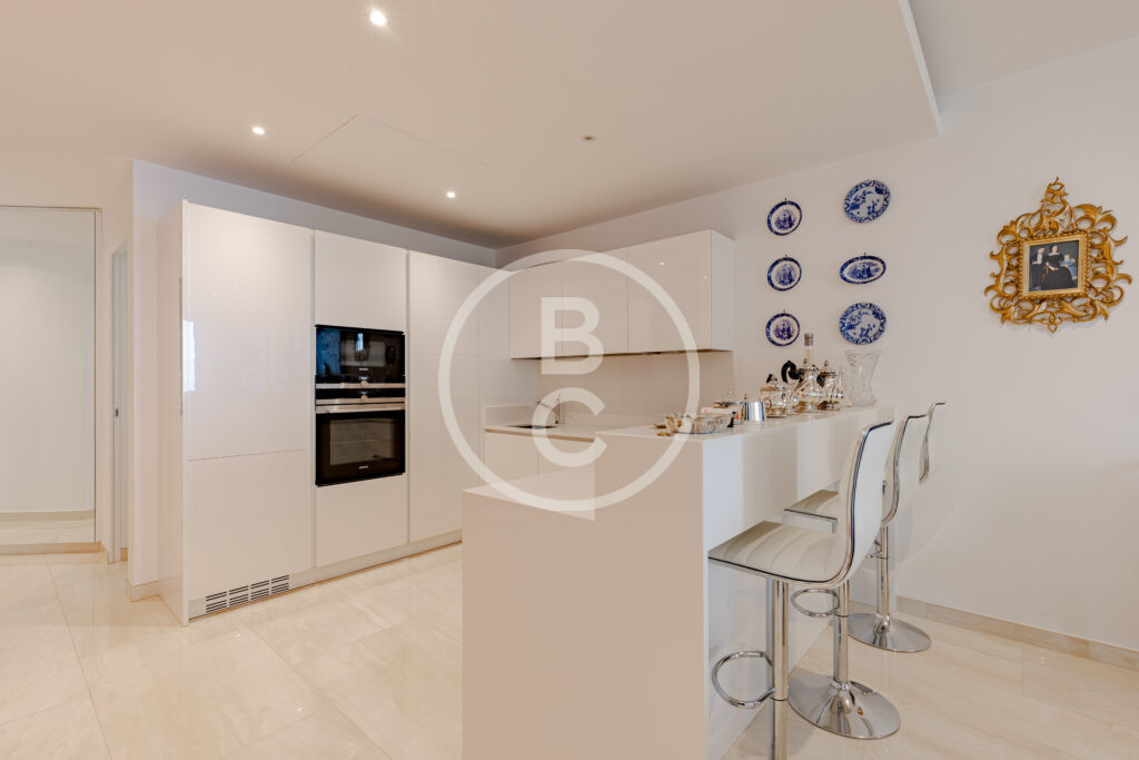 3 ROOMS CENTRAL WITH SEA VIEW