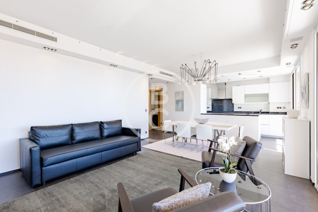 RENOVATED 2 BEDROOM WITH SEA VIEW