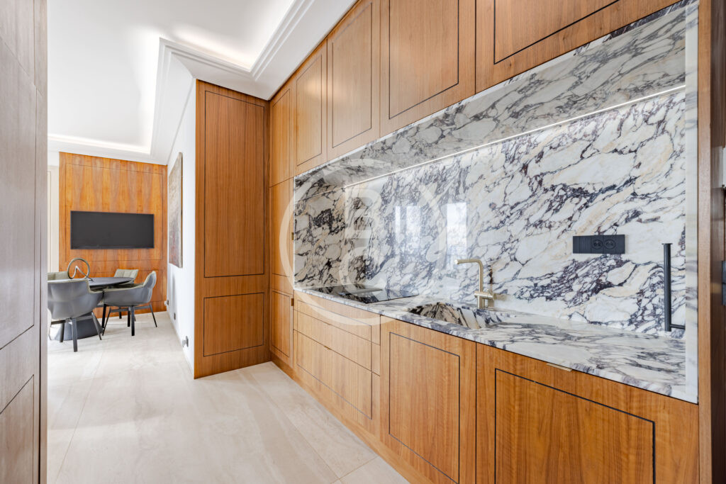 LUXURIOUS ONE BEDROOM APARTMENT WITH STUDY - TOP FLOOR
