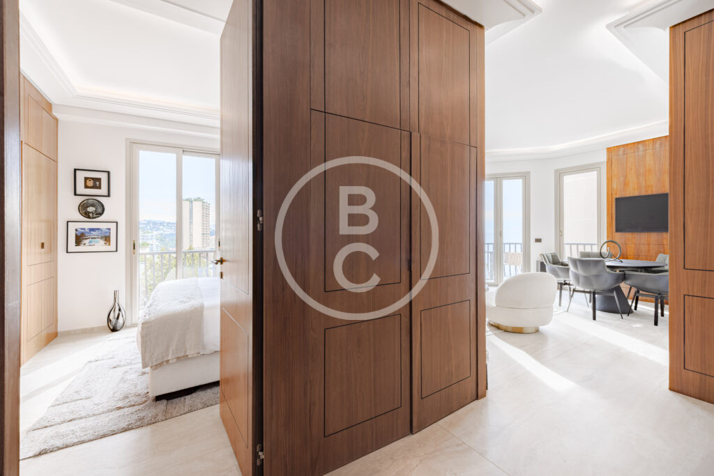 LUXURIOUS ONE BEDROOM APARTMENT WITH STUDY - TOP FLOOR