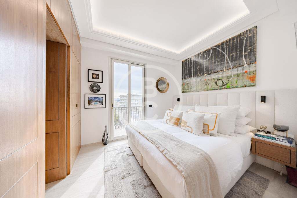 LUXURIOUS ONE BEDROOM APARTMENT WITH STUDY - TOP FLOOR