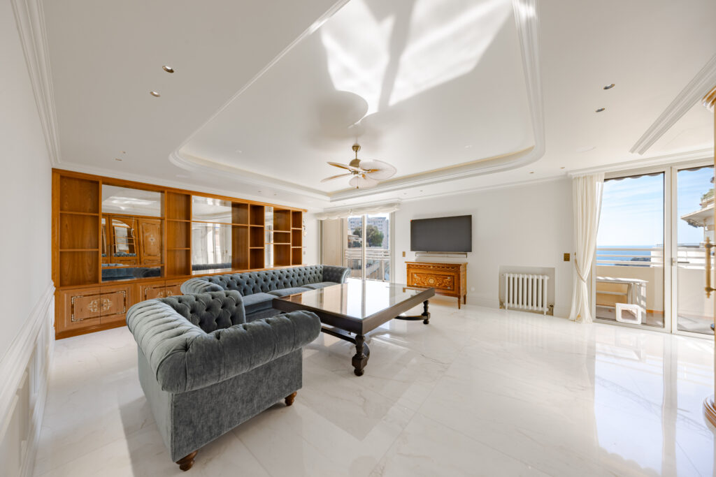 2  BEDROOM APARTMENT RENOVATED WITH SEA VIEW