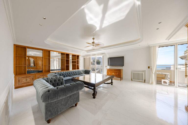 2  BEDROOM APARTMENT RENOVATED WITH SEA VIEW