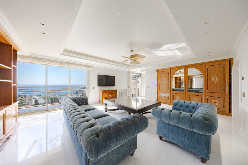 2  BEDROOM APARTMENT RENOVATED WITH SEA VIEW
