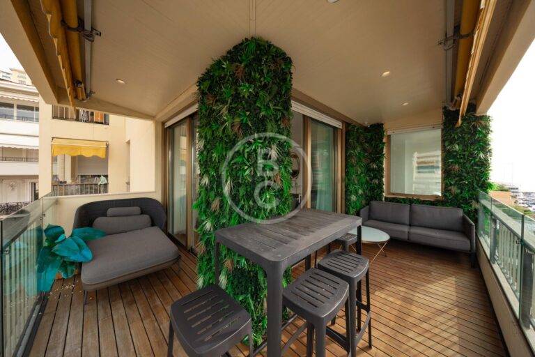 MAGNIFICENT 3 ROOM APARTMENT ON THE PORT OF MONACO