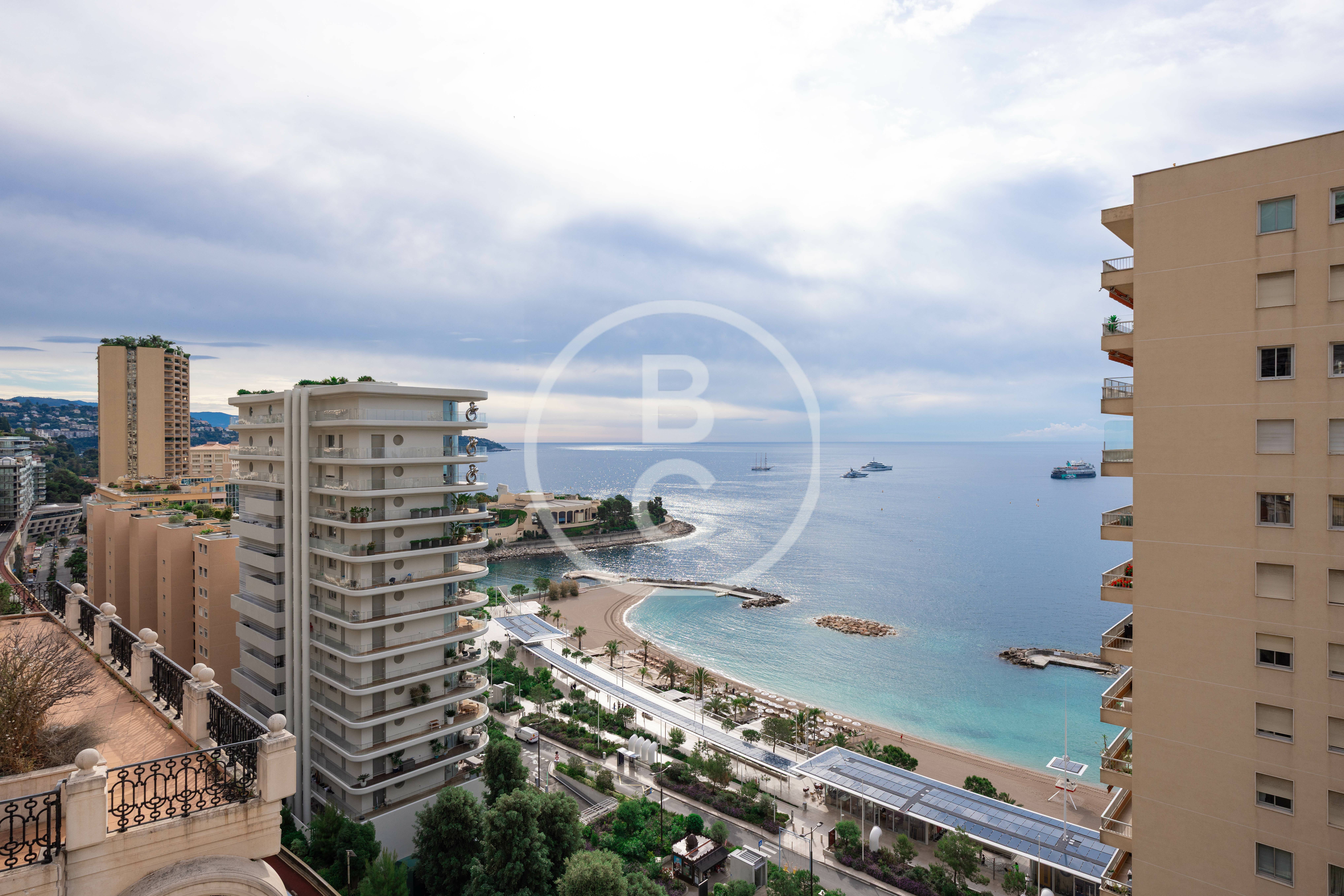 LUXURIOUS ONE BEDROOM APARTMENT WITH STUDY – TOP FLOOR