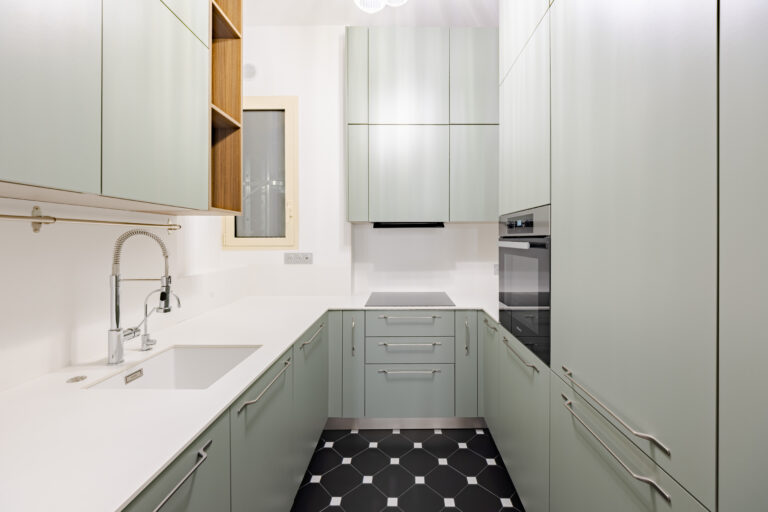RENOVATED BOURGEOIS 3-BEDROOM APARTMENT