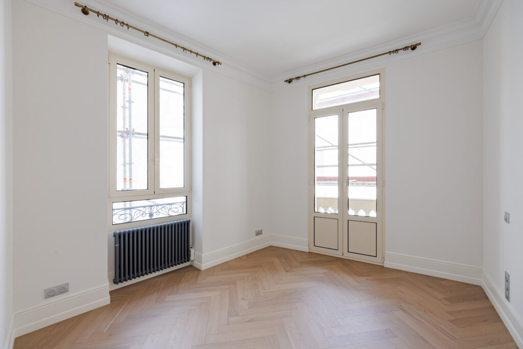 RENOVATED BOURGEOIS 3-BEDROOM APARTMENT