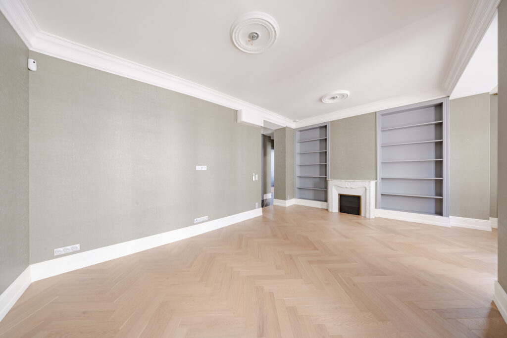 RENOVATED BOURGEOIS 3-BEDROOM APARTMENT