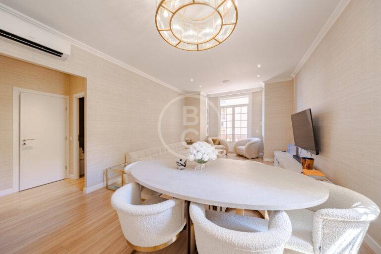 CHARMING 3 BEDROOM APARTMENT