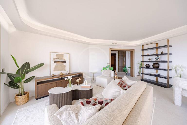 2 BEDROOM APARTMENT RENOVATED WITH SEA VIEW