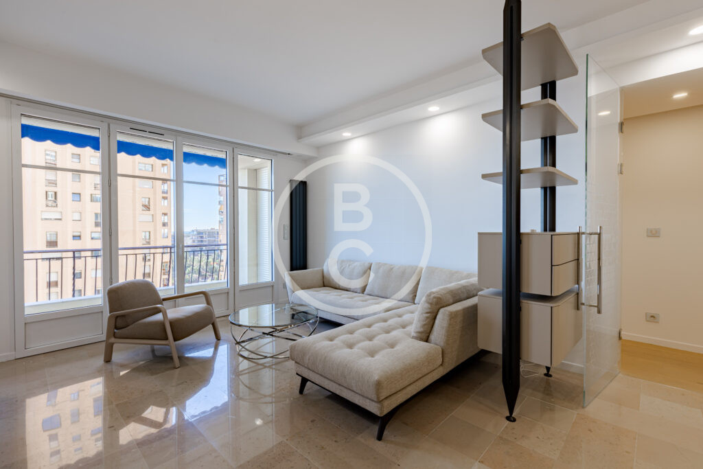 3 BEDROOM RENOVATED - SEA VIEW