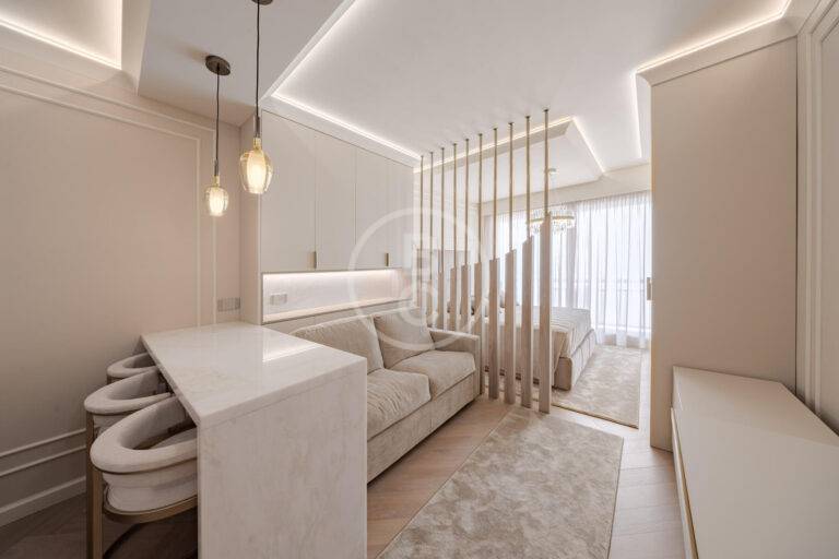 FULLY RENOVATED STUDIO
