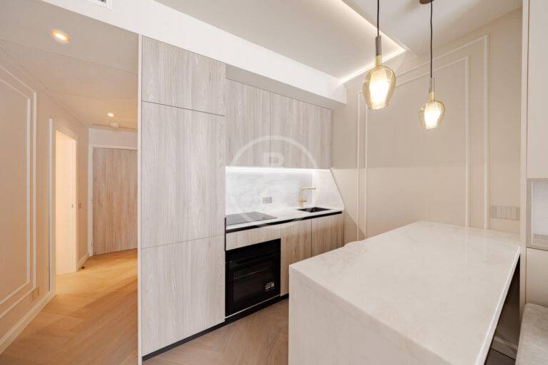 FULLY RENOVATED STUDIO