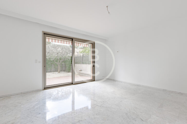 GARDEN APARTMENT – CONVERTIBLE INTO A 2-BEDROOM