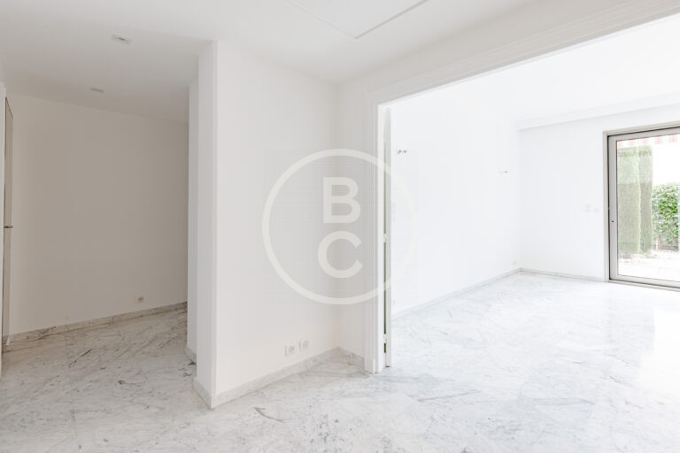 GARDEN APARTMENT – CONVERTIBLE INTO A 2-BEDROOM
