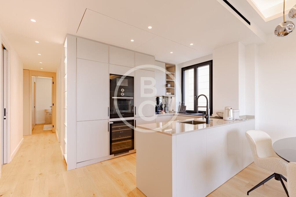 MAGNIFICENT 2 BEDROOM RENOVATED
