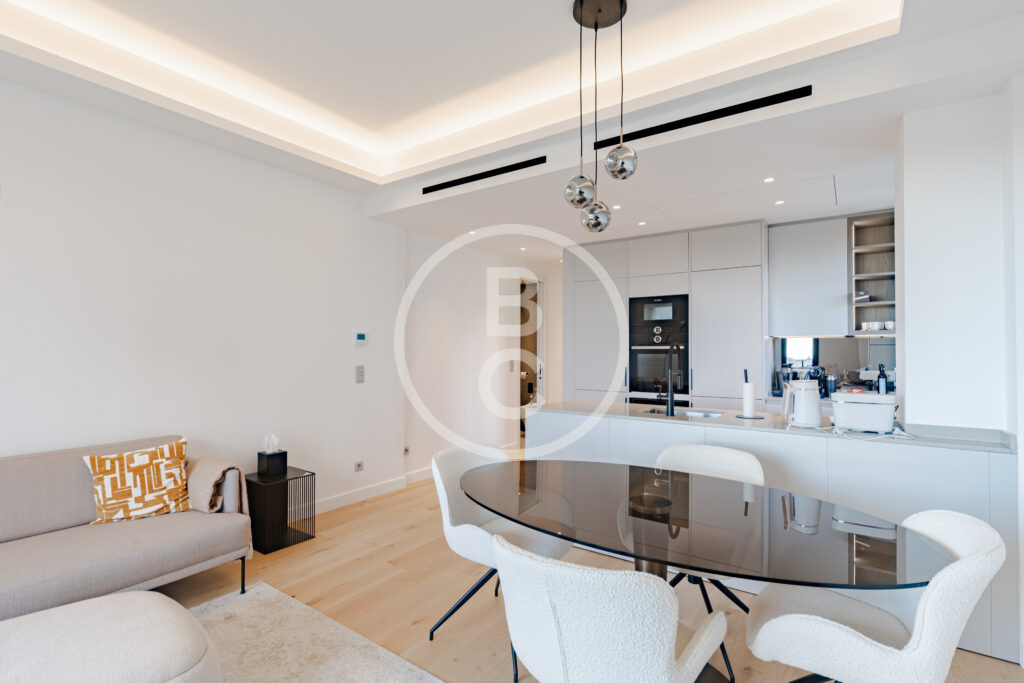 MAGNIFICENT 2 BEDROOM RENOVATED