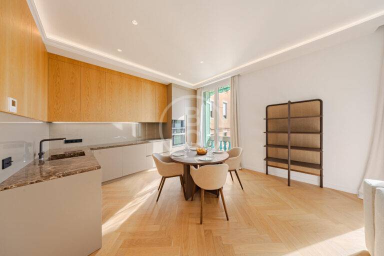 SUPERB 2 BEDROOM APARTMENT RENOVATED WITH SEA VIEW