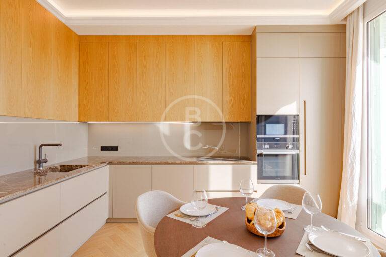 SUPERB 2 BEDROOM APARTMENT RENOVATED WITH SEA VIEW