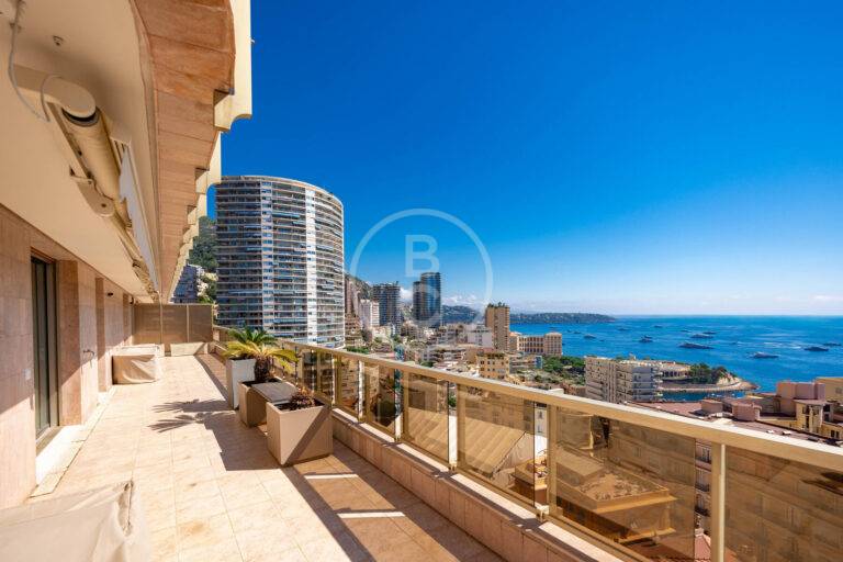 MAGNIFICENT PENTHOUSE CLOSE TO THE BEACHES