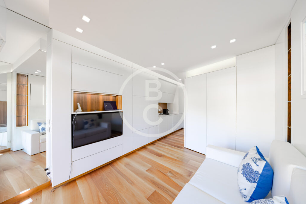 RENOVATED STUDIO WITH SEA VIEW