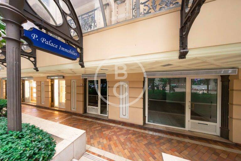 PREMISES IN THE HEART OF THE GOLDEN SQUARE