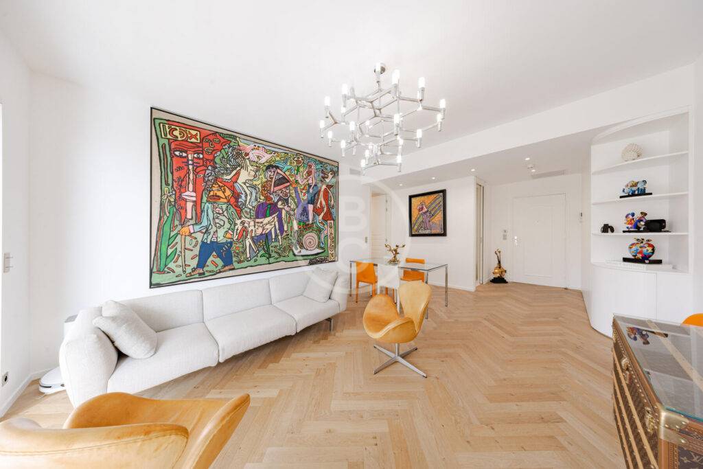 RENOVATED 2-BEDROOM APARTMENT – SEA VIEW