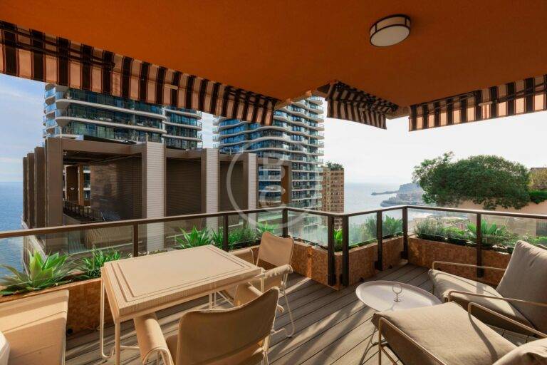 MAGNIFICENT RENOVATED APARTMENT WITH SEA VIEW