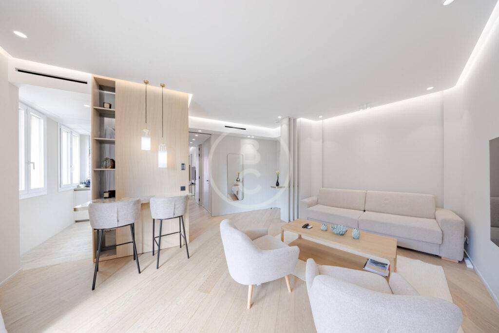 VERY NICE 2 ROOM APARTMENT ON PORT HERCULE