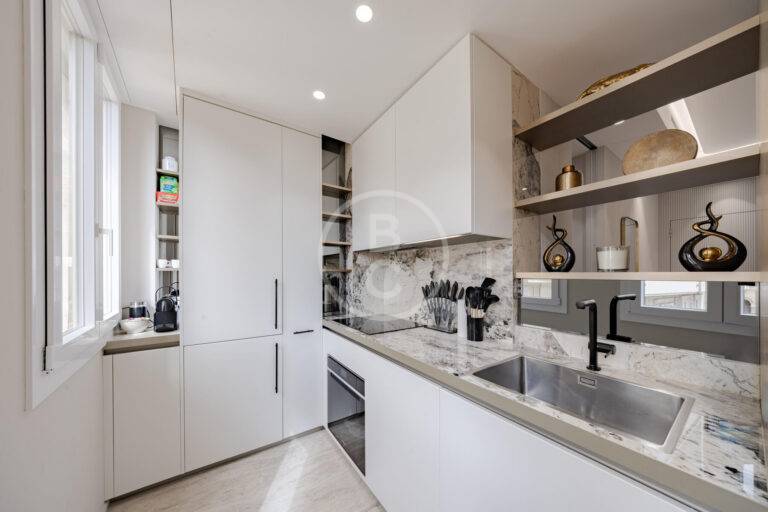VERY NICE 2 ROOM APARTMENT ON PORT HERCULE