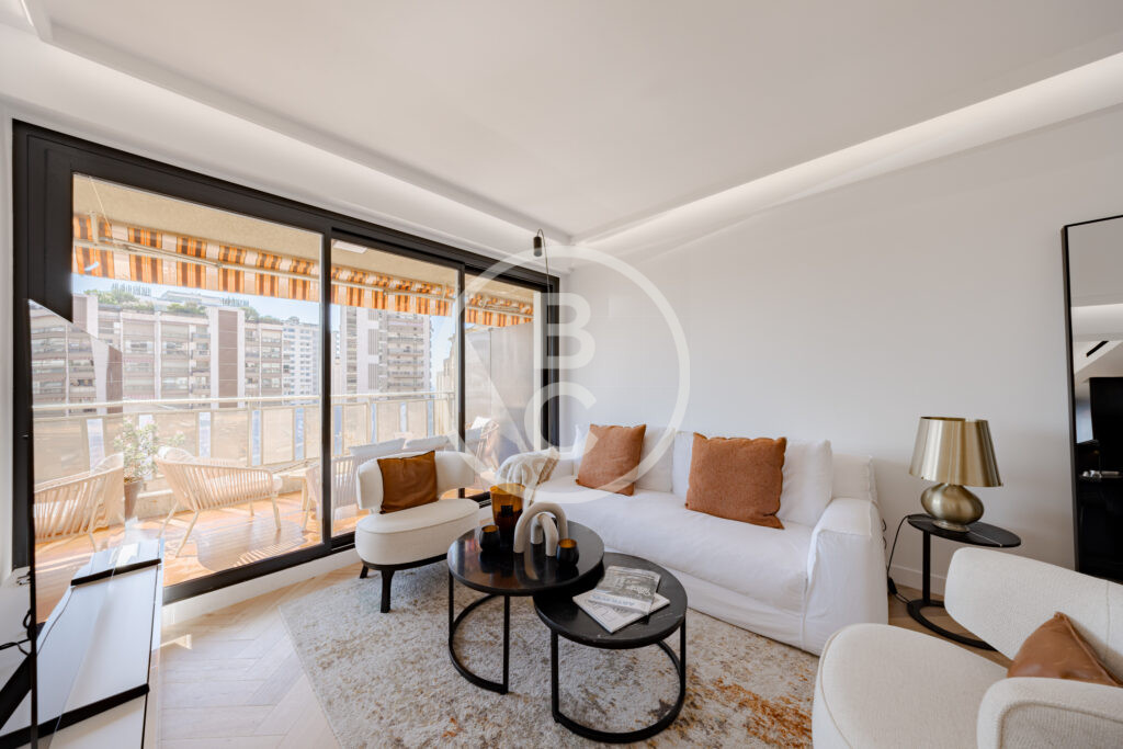 MAGNIFICENT 3 ROOM APARTMENT RENOVATED AND CENTRAL