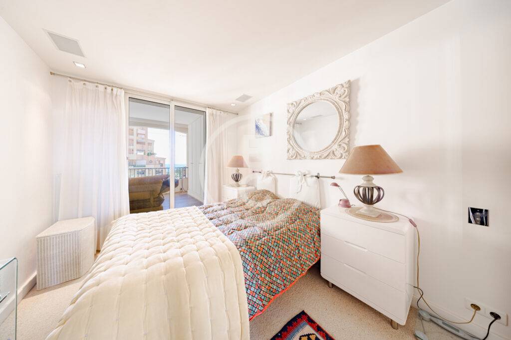 MAGNIFICENT 2 ROOM APARTMENT WITH SEA VIEW