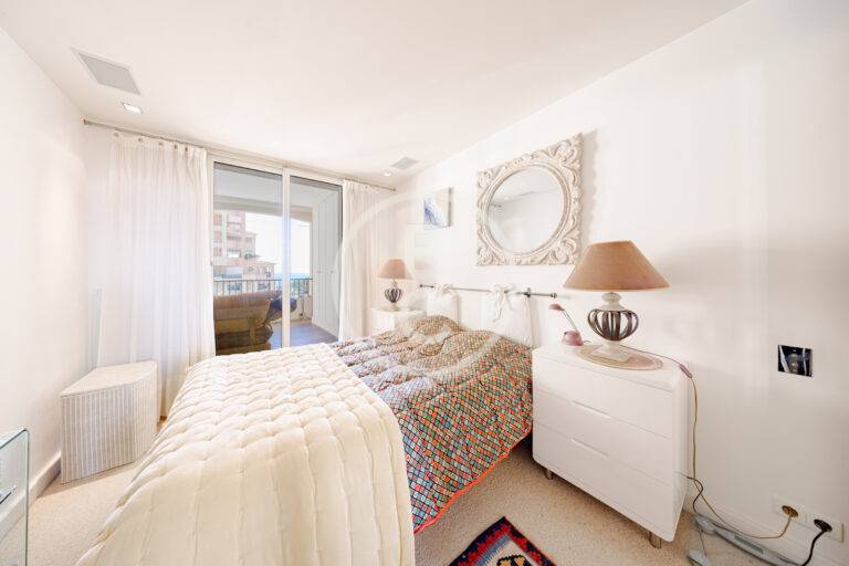 MAGNIFICENT 2 ROOM APARTMENT WITH SEA VIEW