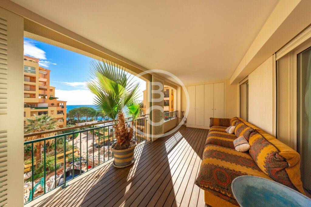 MAGNIFICENT 2 ROOM APARTMENT WITH SEA VIEW