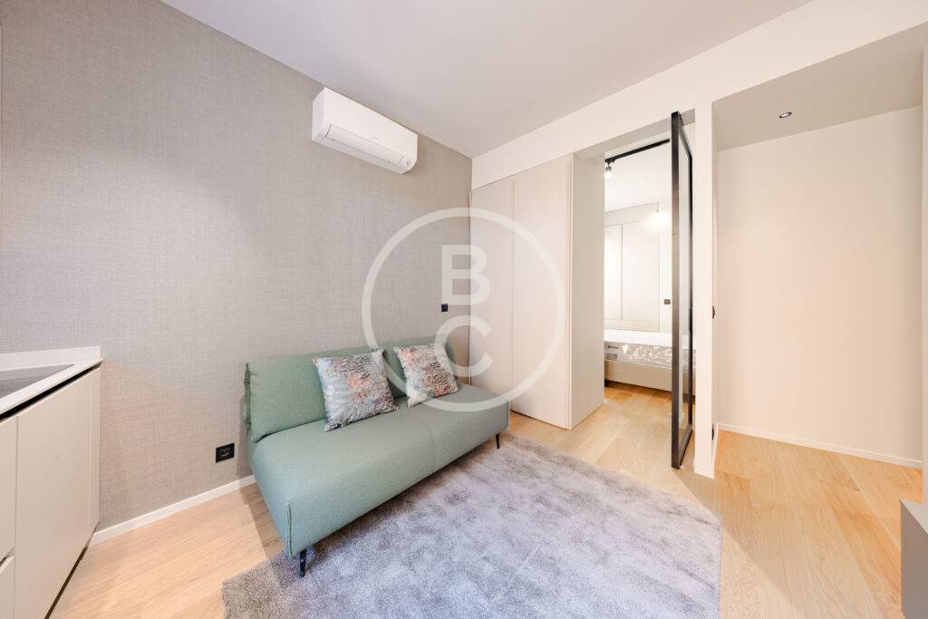 RENOVATED & FURNISHED ONE BEDROOM