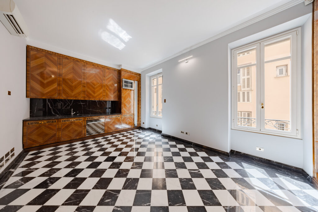 ELEGANT BOURGEOIS TWO-BEDROOM APARTMENT