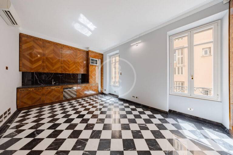 ELEGANT BOURGEOIS TWO-BEDROOM APARTMENT