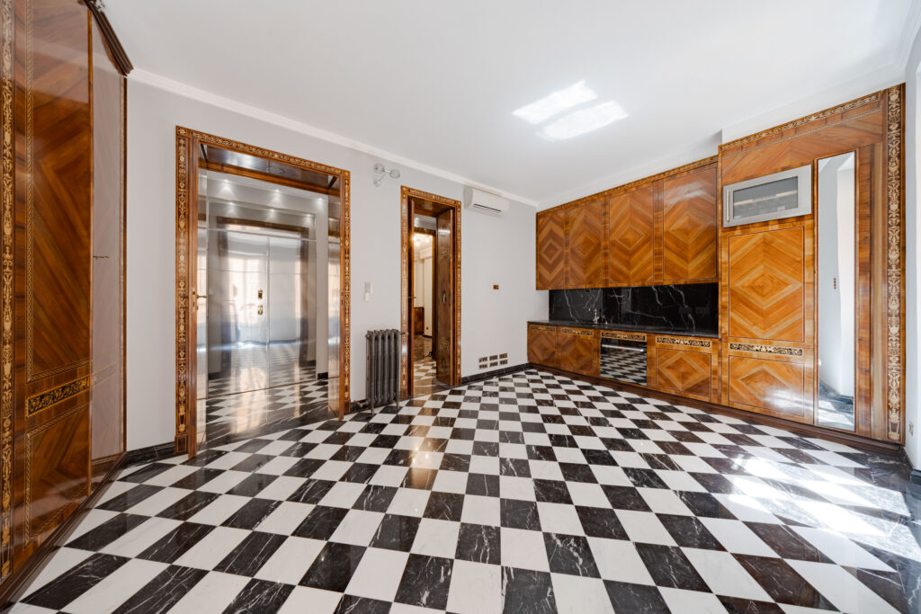 ELEGANT BOURGEOIS TWO-BEDROOM APARTMENT