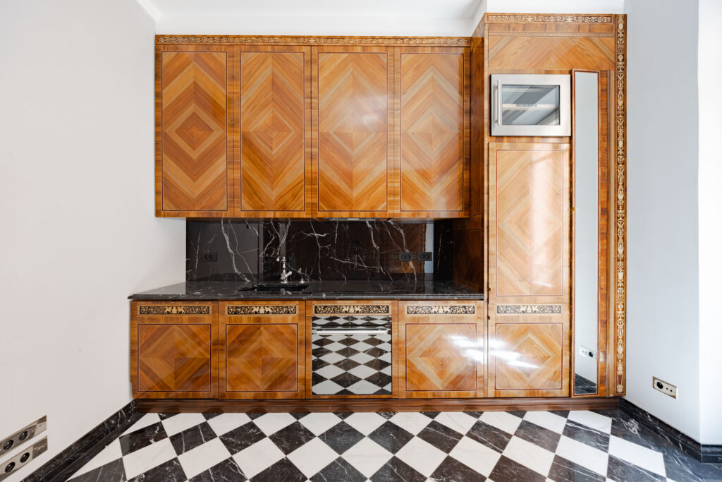 ELEGANT BOURGEOIS TWO-BEDROOM APARTMENT