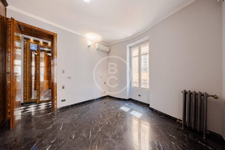 ELEGANT BOURGEOIS TWO-BEDROOM APARTMENT