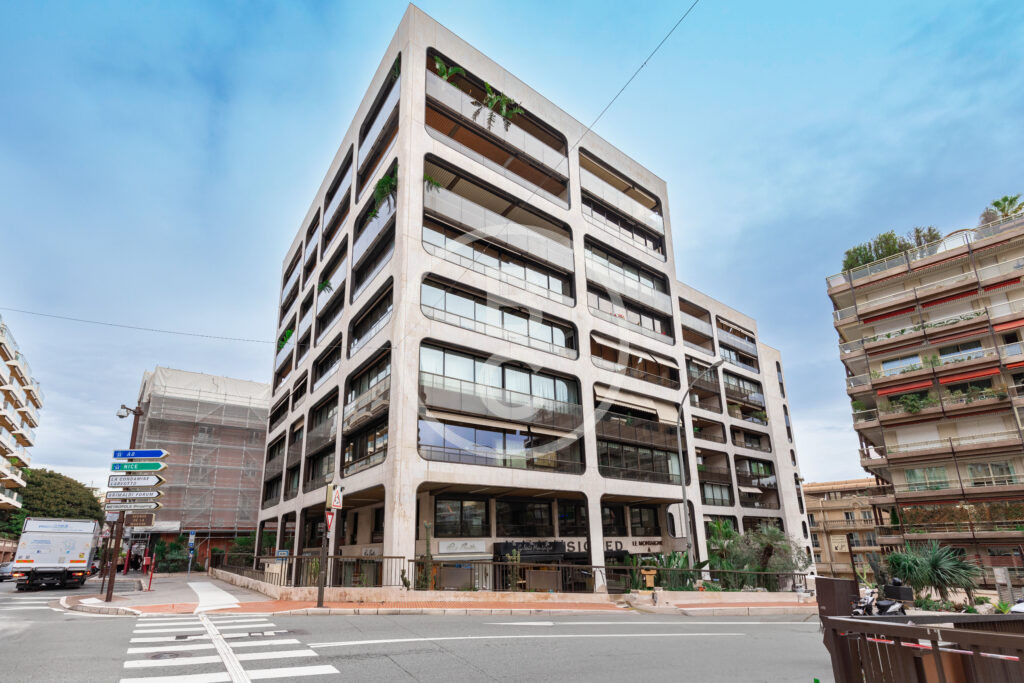 LARGE CENTRAL CAR PARK