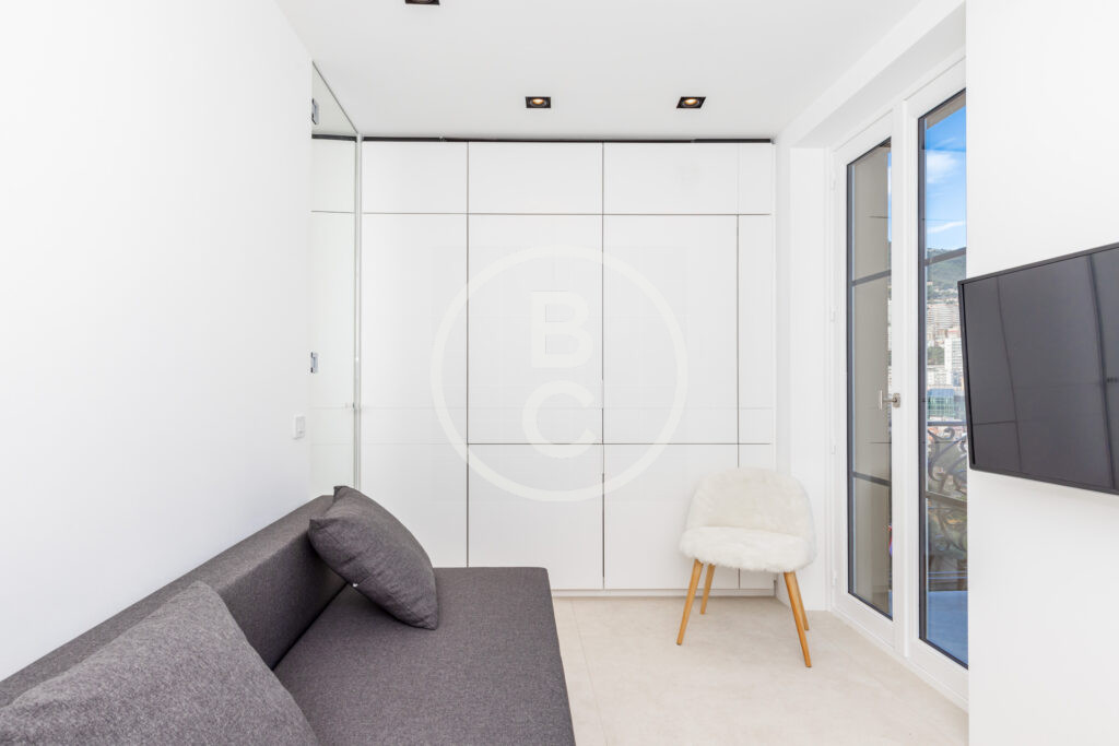 RENOVATED STUDIO SEA VIEW & F1