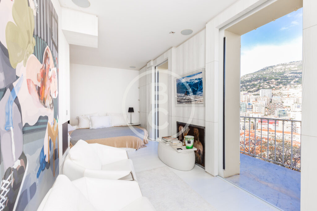 LOFT TO TRANSFORM INTO 2/3 BEDROOM APARTMENT