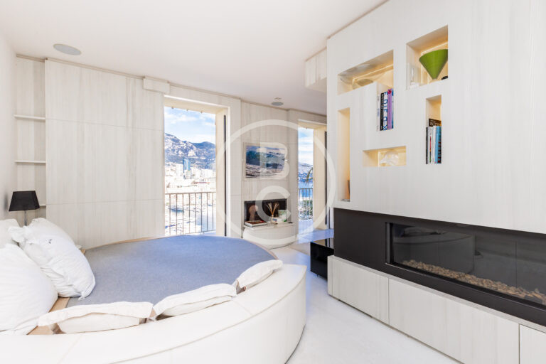 LOFT TO TRANSFORM INTO 2/3 BEDROOM APARTMENT