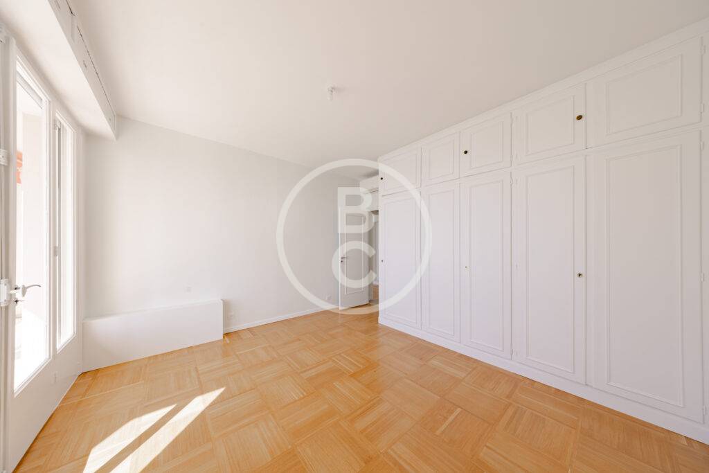 SPACIOUS RENOVATED ONE-BEDROOM APARTMENT WITH SEA VIEW