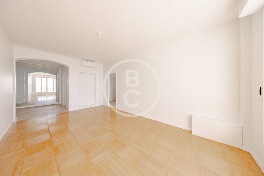 SPACIOUS RENOVATED ONE-BEDROOM APARTMENT WITH SEA VIEW