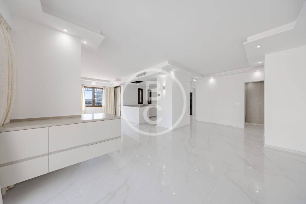 MAGNIFICENT 4 ROOM APARTMENT